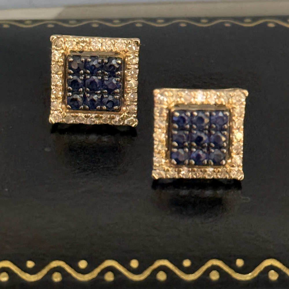 Earring Stud 18k yellow gold with diamond and blue sapphire